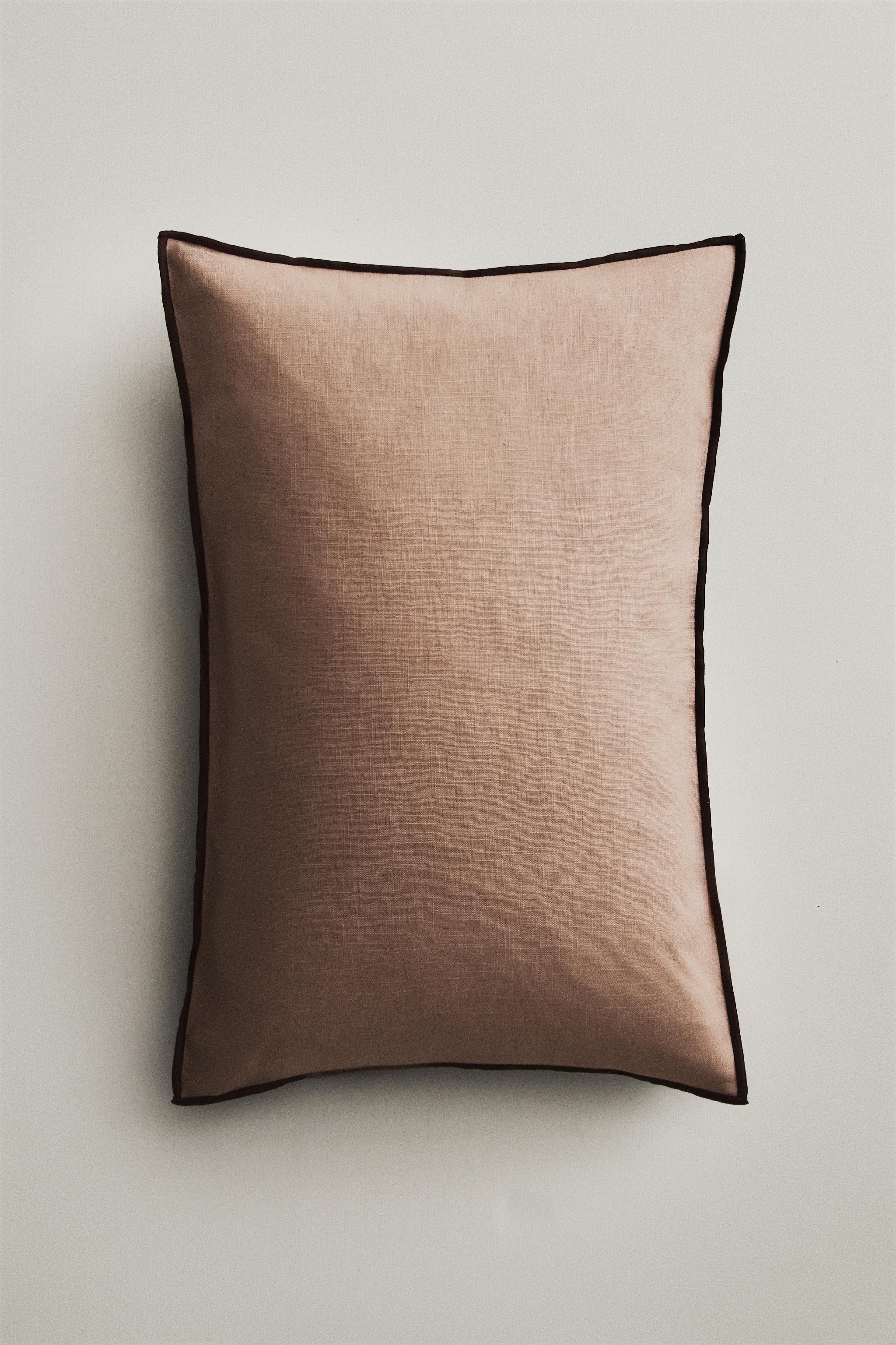 LINEN CUSHION COVER WITH OVERLOCK